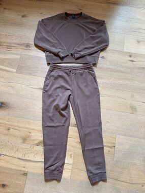 Women's Brown Lounge Sweatshirt Jogger Pants Set - Cozy Everyday Comfort
